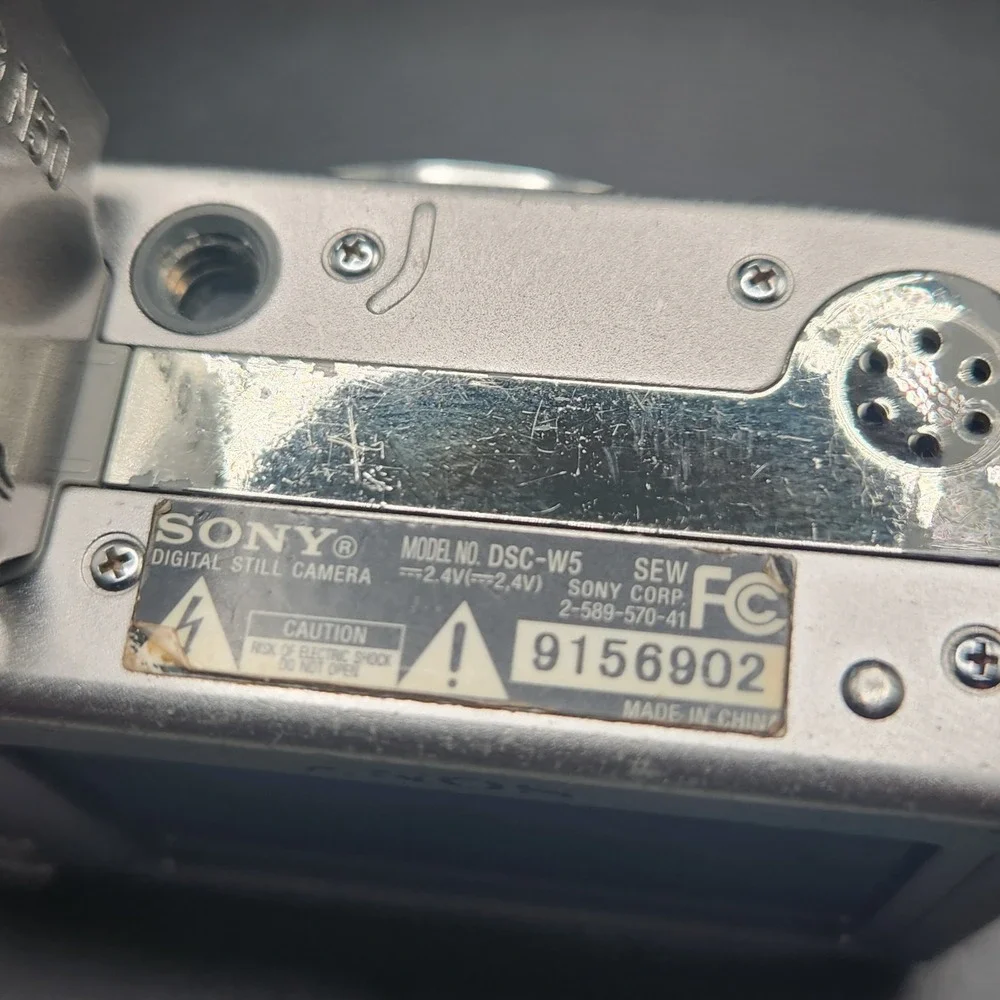 Sony Cyber-Shot DSC-W5 3x Optical Zoom For Parts Or Repair 512 MB Memory Stick